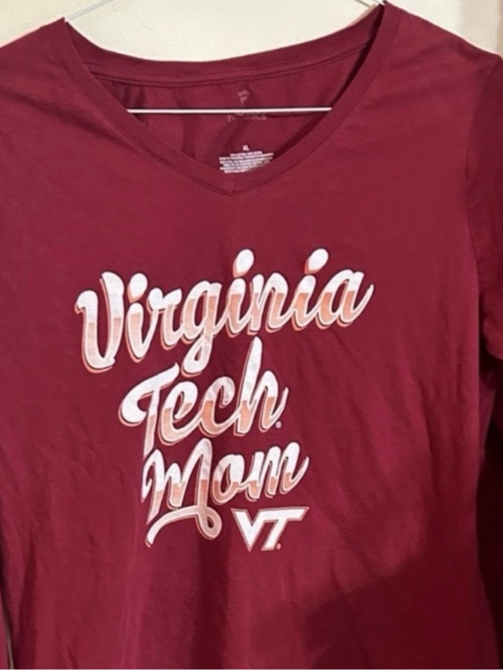 Virginia Tech Size XL Mom V-Neck Sweatshirt